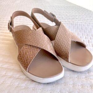 Clark’s Cloudsteppers Drift Sun Wedge sandal, Warm beige, Size 8W (wide width)